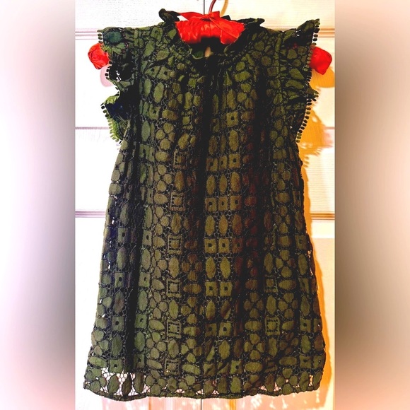 Maeve by Anthropologie Eyelet Flutter Sleeve Top. Forest Green  Size 0. EUC - Picture 12 of 12